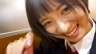 ハメ撮り　顔がちいさくアイドル級の可愛さを持つ美人JKと制服を着たままハメ撮りセックス。貧乳&times;制服がとんでもなくエロいので必見。敏感な乳首を責めまくり。 https&colon;&sol;&sol;bit&period;ly&sol;3n642I0